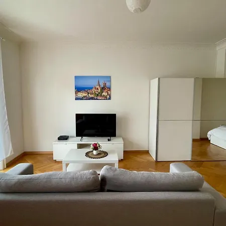 8 Min To Train Station Appartement
